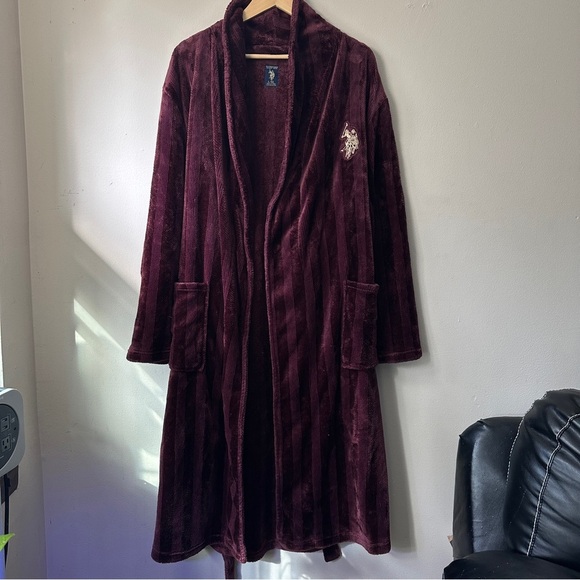 U.S. Polo Assn. Rich Burgundy Plush Robe - Picture 4 of 5